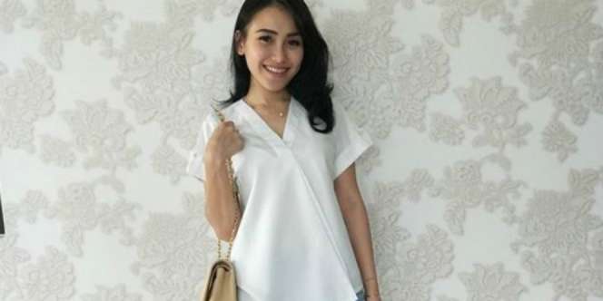 Foto Bilqis Tanpa Atasan, Ayu Ting Ting Banjir Hujatan