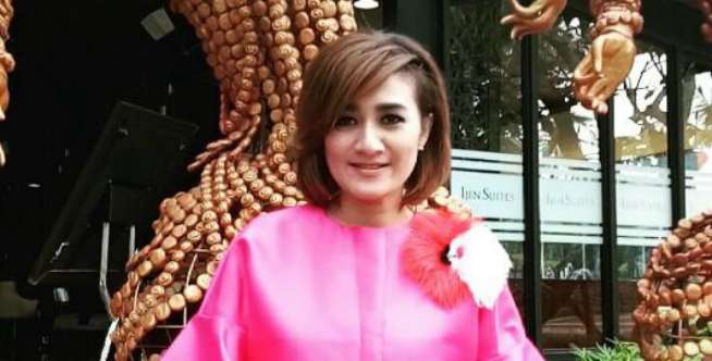 Geger Mata Lebam Pedangdut Nini Carlina