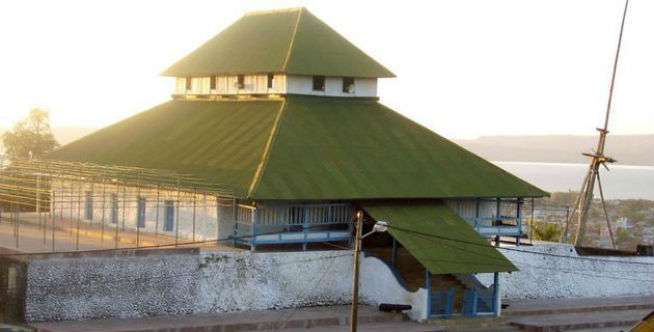 4 Masjid di Indonesia yang Menyimpan Misteri Keajaiban