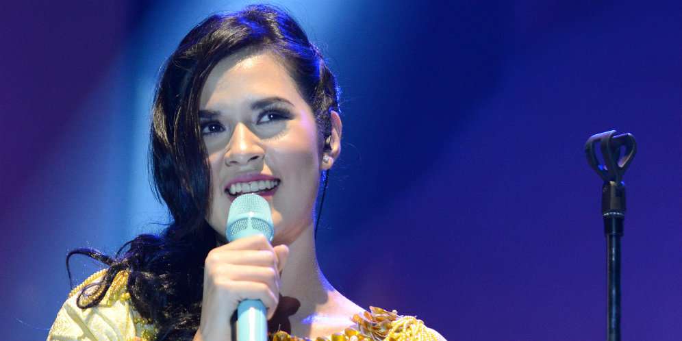 Cuitan Perdana Raisa Usai Malam Pertama