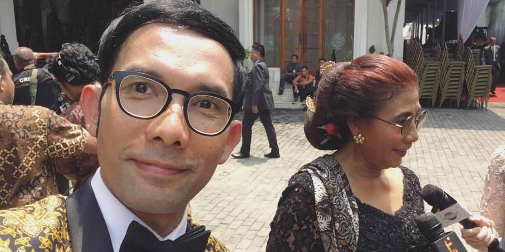 Indra Herlambang Ditabok Menteri Susi di Pernikahan Kahiyang