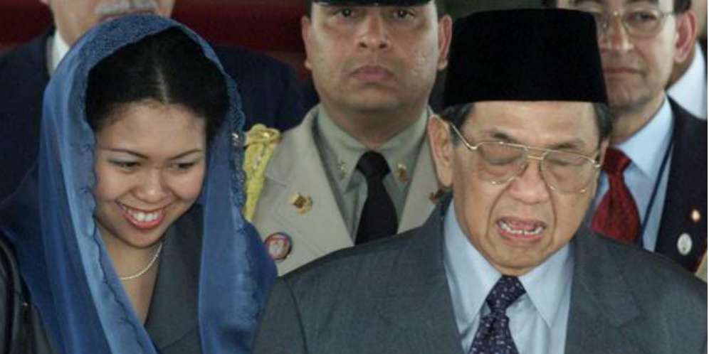 Yenni Wahid dan Dhohir Farisi