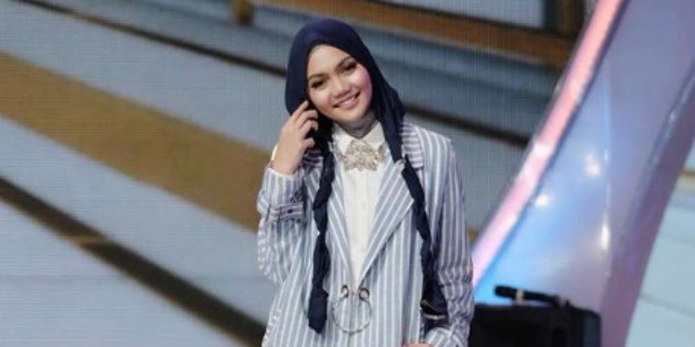 Isyarat Rina Nose Ingin Lepas Hijab Sejak Lama
