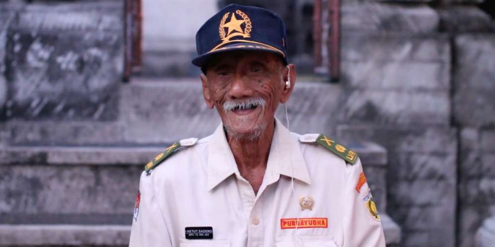 Alat Bantu Pendengaran dan Tongkat