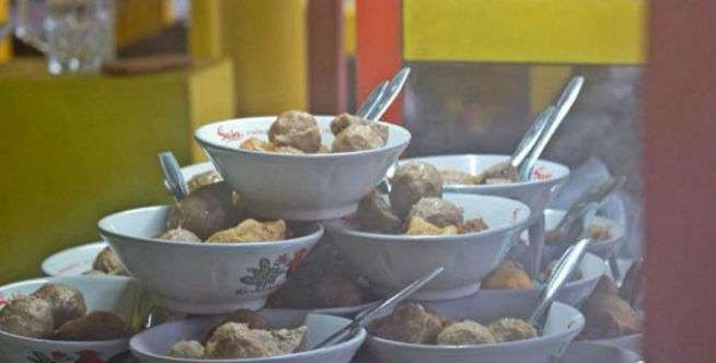 Ada di Probolinggo, Ini Kedai Bakso Hits Langganan Para Artis