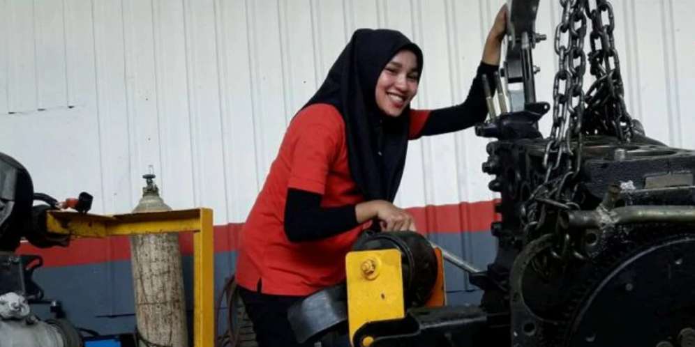 Montir Hijabers Cantik yang Dilamar 100 Lelaki