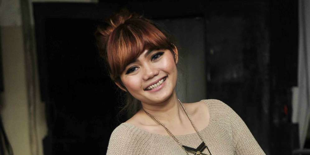 Rambut Rina Nose Jadi Sorotan, Ada yang Aneh