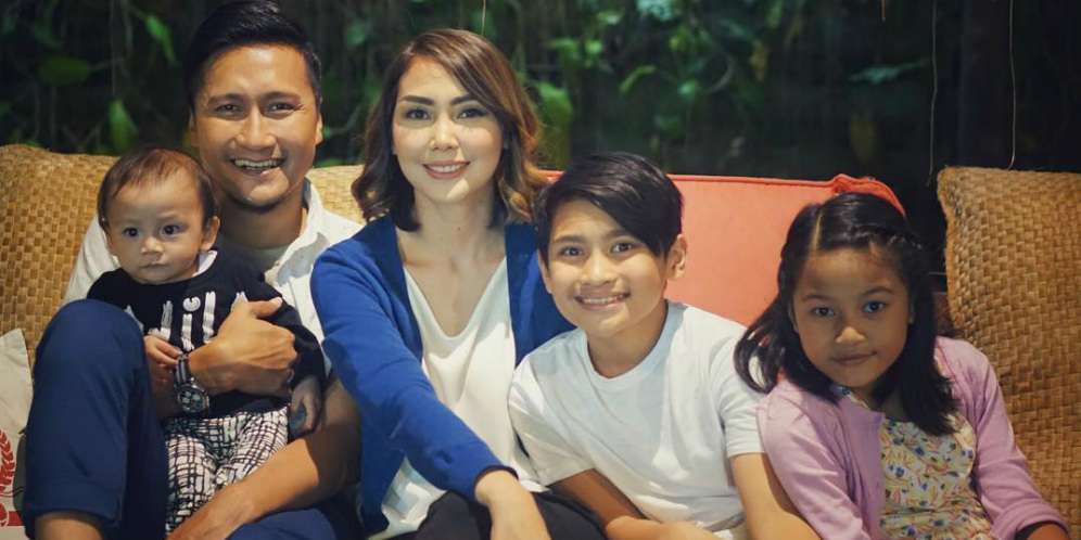 Fenita Arie Akui Kewalahan Urus Anak Balitanya