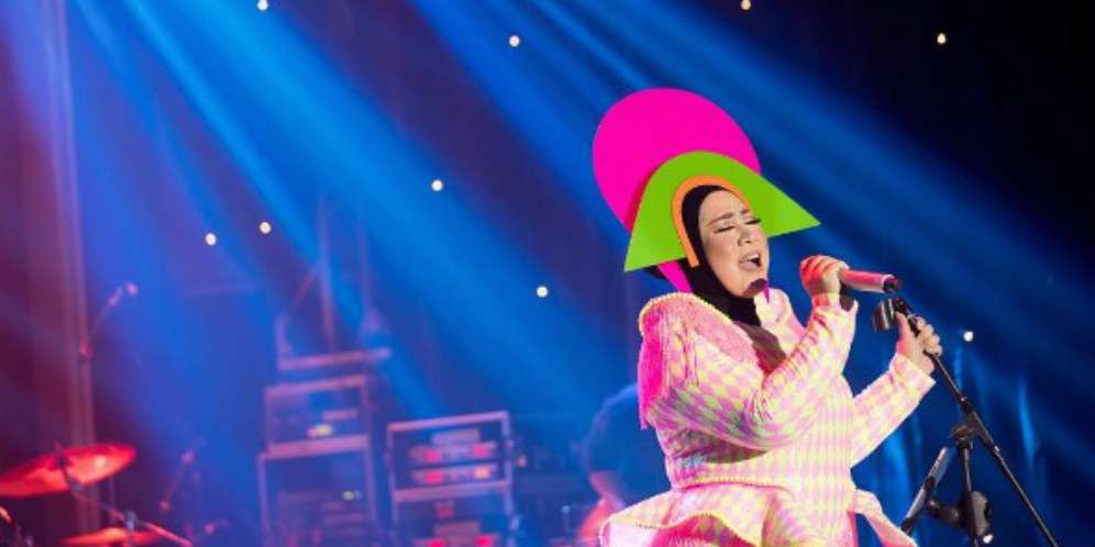 Melly Goeslaw Bikin Silau