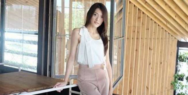 Annisa Tampil Fashionable
