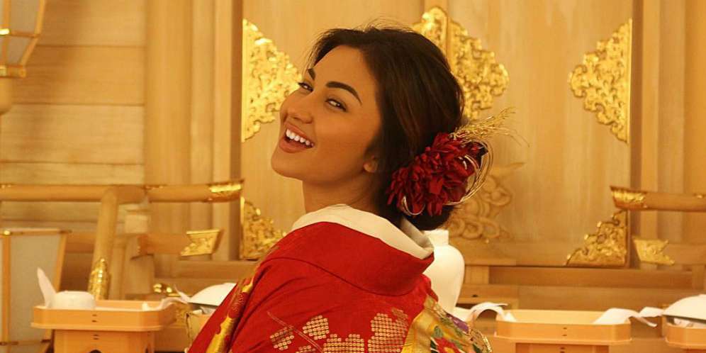 Makan Bareng Kekasih, Penampilan Ariel Tatum Bikin Geger
