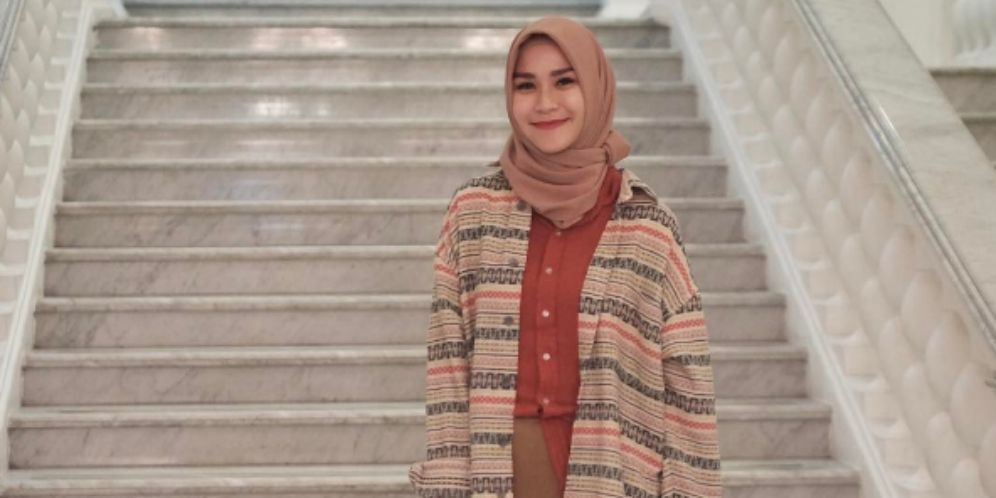 Tampil Formal Tak Harus Jadul, Sontek Gaya Zaskia Mecca Yuk!