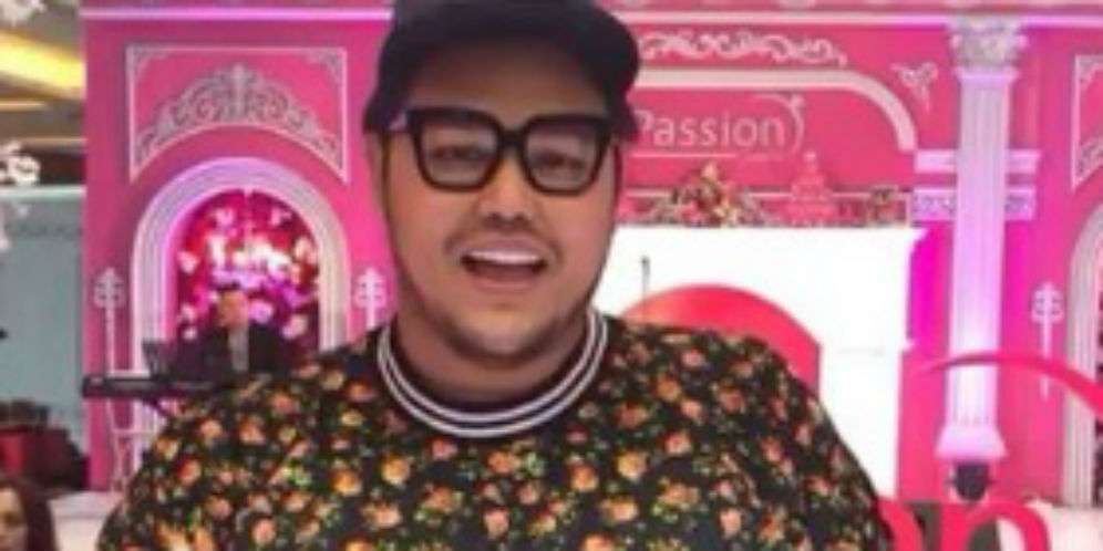 Ivan Gunawan Tulis 'Happy Wedding', Ayu Ting Ting Menikah?
