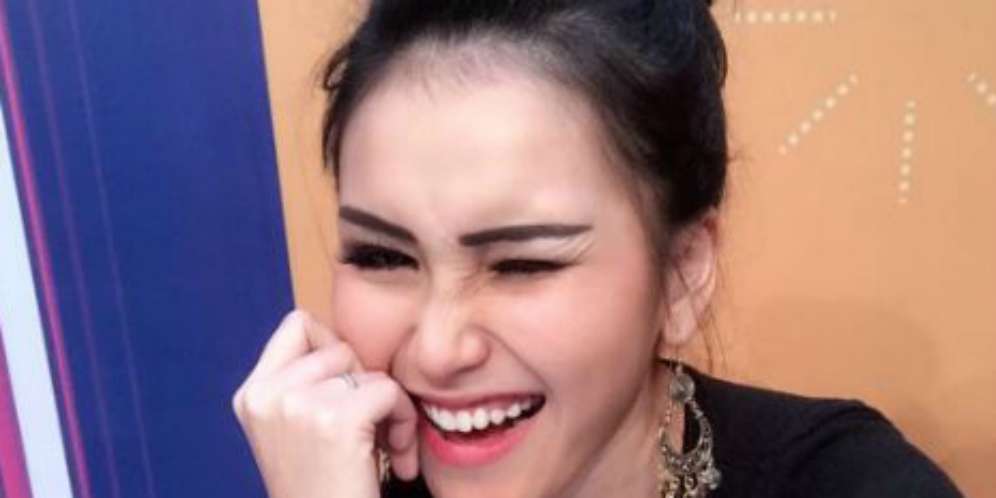Ayu Ting Ting Foto dengan `Calon Besan`