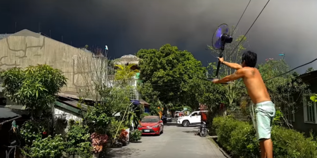Usir Hujan Abu Pakai Kipas Angin