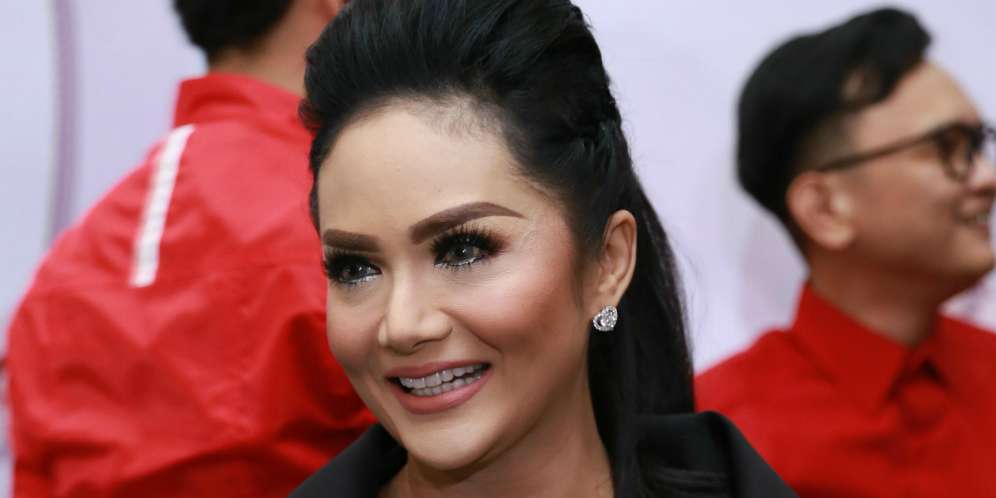 Gara-gara Pose Begini, Krisdayanti Dicibir Netizen