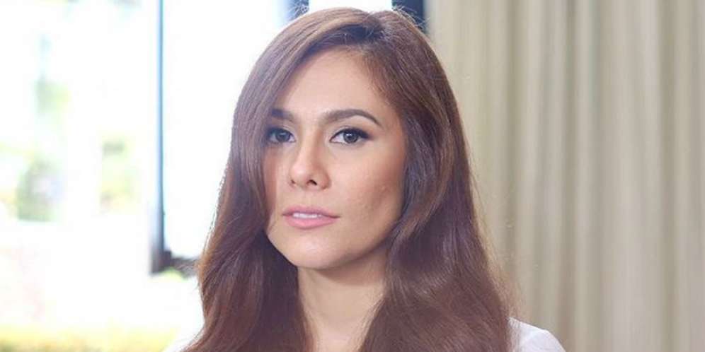 Kisah Menggetarkan Wulan Guritno, Tersadar Saat Sholat Tahajud