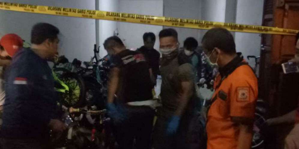 Saat Diintip dari Lubang Pintu