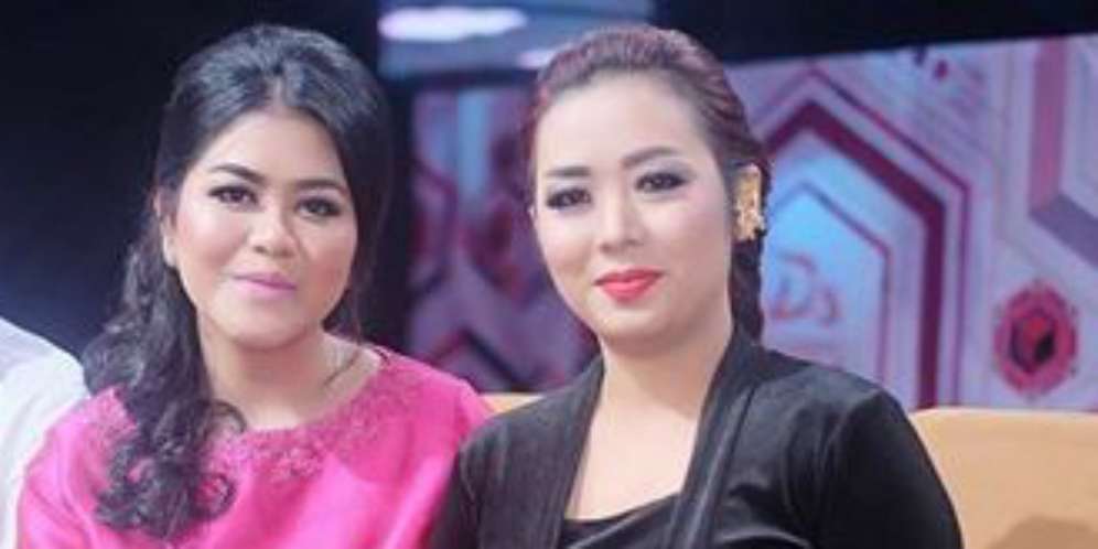 Pose Photobomb Kahiyang Ayu di Foto Soimah Bikin Ngakak