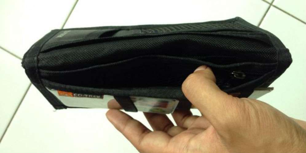 Mata Suami Memerah Seperti Nangis, Saat Istri Cek Dompet