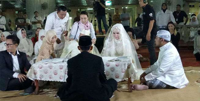 Begini Kata Zaskia Gotik