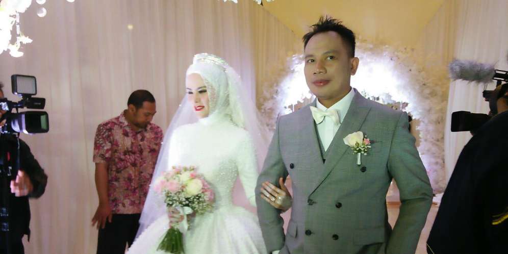 Gelar Resepsi Megah, Begini Perasaan Vicky dan Angel Lelga