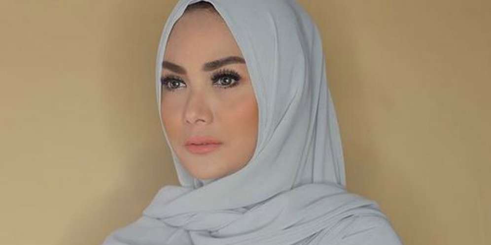 Berfoto Glamor, Wajah Krisdayanti Malah Menyeramkan?