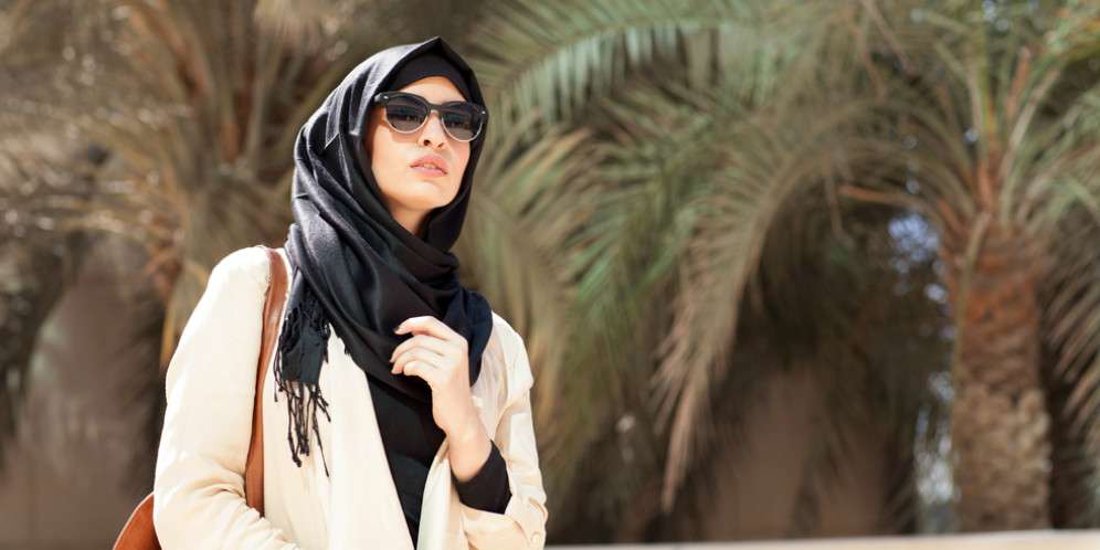 5 Triks Menyiasati Dada Besar Agar Tidak Terlihat Jilboobs