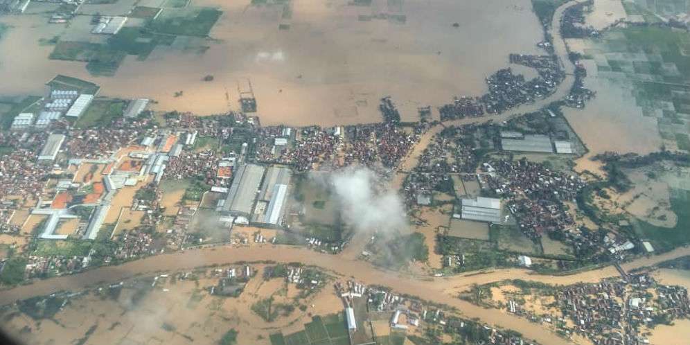 Jalur di Bandung Lumpuh