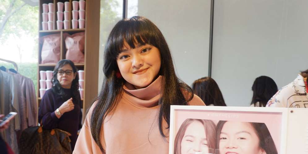 Agar Makeup `Si Wajah Berminyak` Tahan Lama