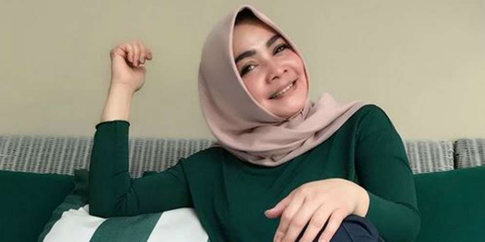 Tak Kalah Mewah, Ini Harga Celana Jeans Ibunda Nagita