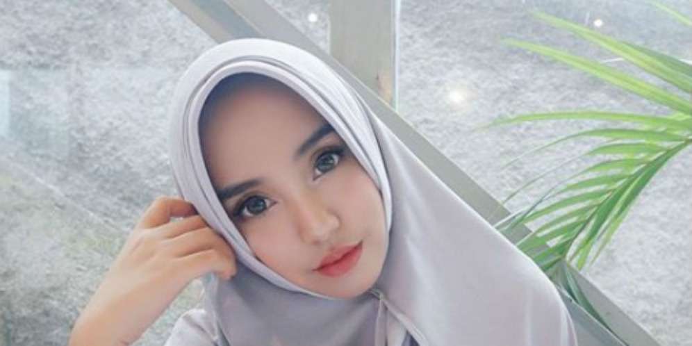 Gaya Hijab Salmafina Sunan yang Panen Cibiran