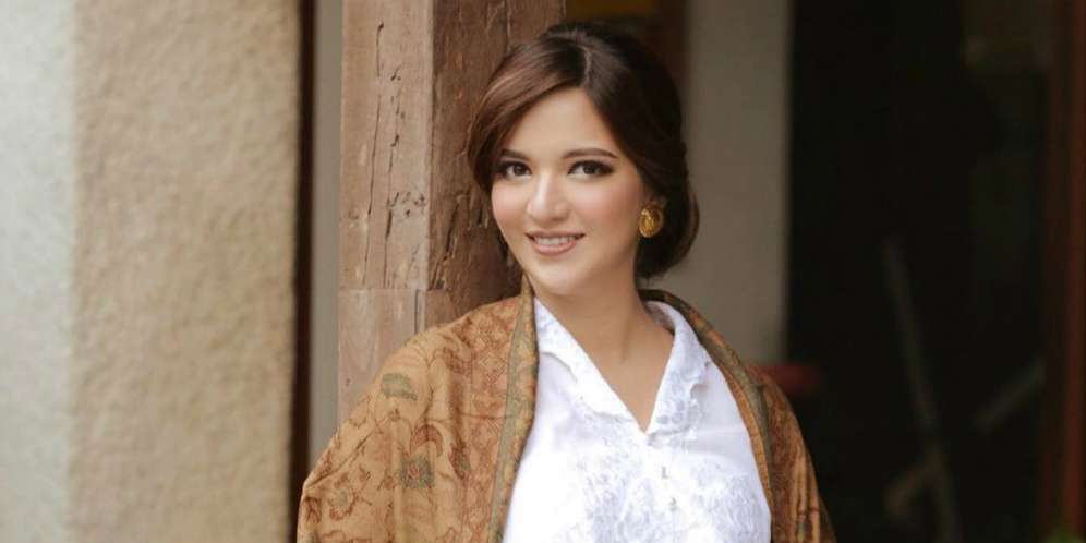 Cantik Bak Artis Hollywood, Pose Nia Ramadhani Bikin Geger