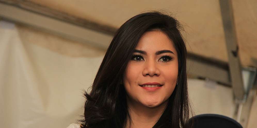 Astaga! Cynthia Ramlan Nyaris Terlindas Mobil Saat Syuting