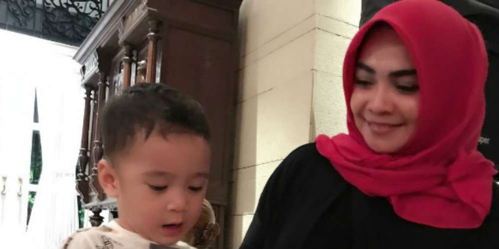 Beredar Foto Rieta Amalia Sedang......