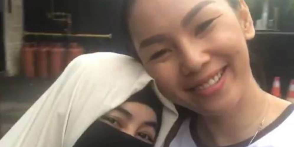 Kalina Ocktaranny Tulis Curhat Soal Suami Digoda Wanita Lain?