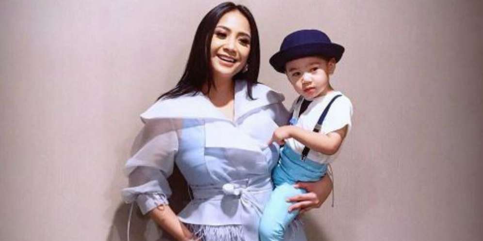 Sepatu Gucci Rafathar Mencuri Perhatian, Harganya...