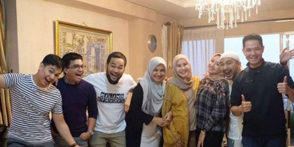 Foto Bareng Sahrul Gunawan CS, Kaki Shireen Sungkar Disorot