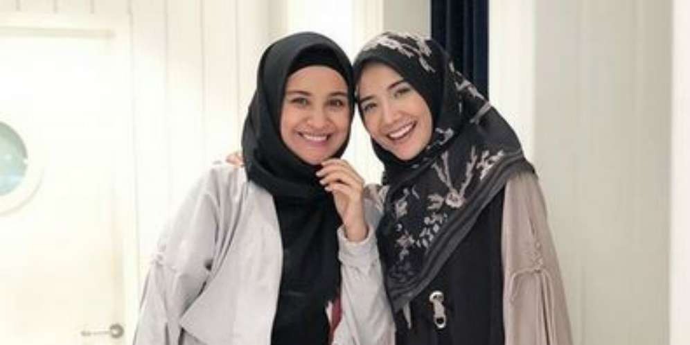 Kompaknya Duo Sungkar dalam Balutan Busana Hitam