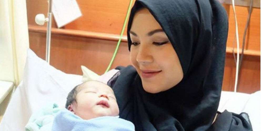 Berhijab, Ratna Galih Terinspirasi Laudya Chintya Bella?
