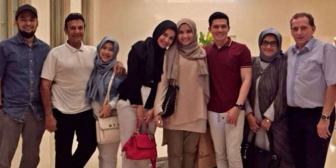 Sosok Kakak Tiri Zaskia dan Shireen Sungkar