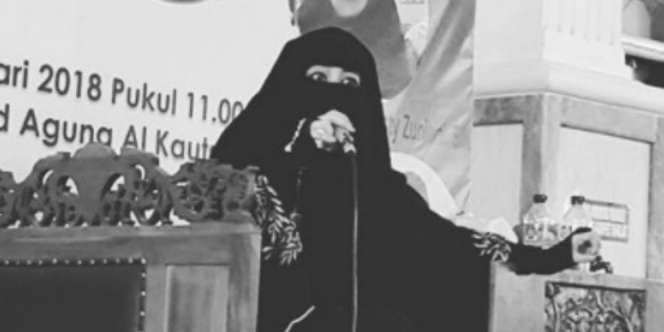 Balasan Puisi Umi Pipik Ke Sukmawati Soekarnoputri