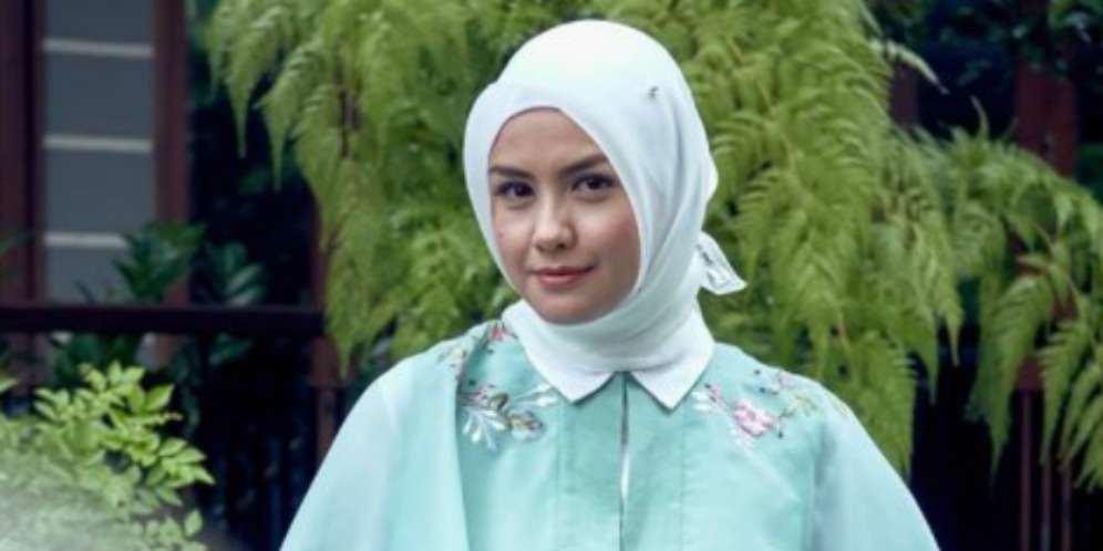 Setahun Berhijab, Revalina S Temat Makin Anggun