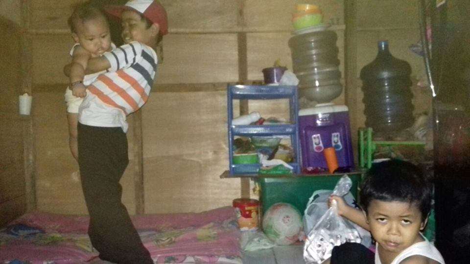Alpin Tinggal di Rumah Triplek