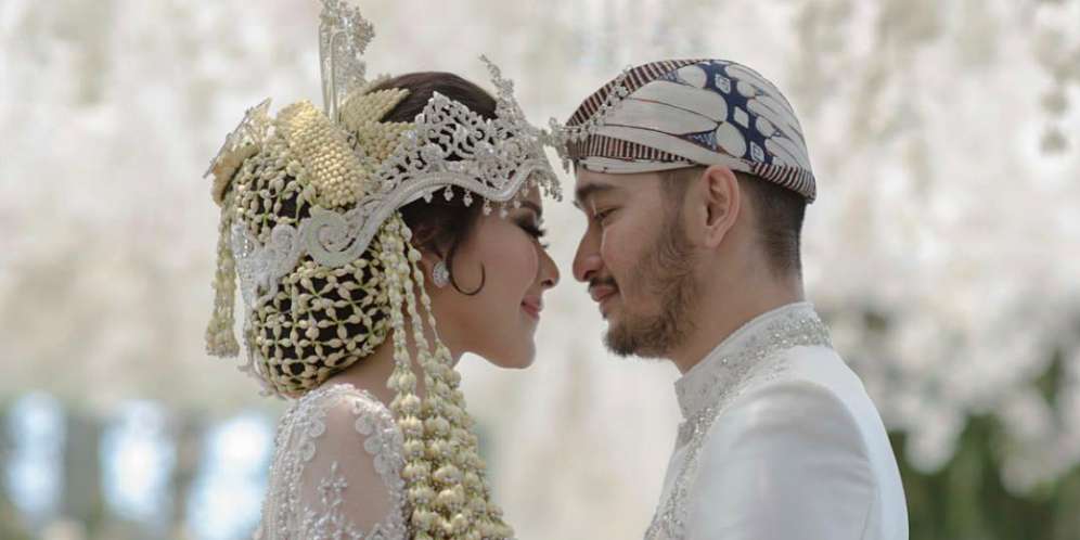 Kenakan Kebaya Sunda, Penampilan Syahnaz Sadiqah Jadi Sorotan, Ada yang Aneh?