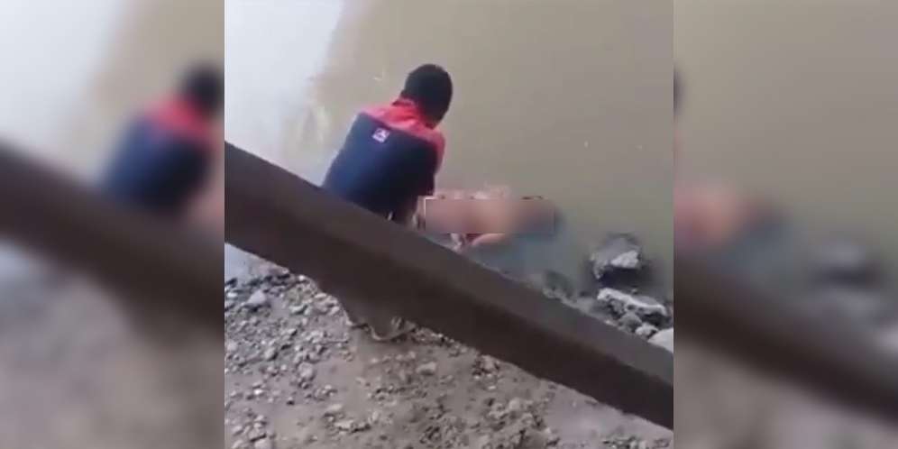 Saat Akan Dievakuasi ke Tepi Sungai, Tubuh Pria Itu Tiba-tiba...