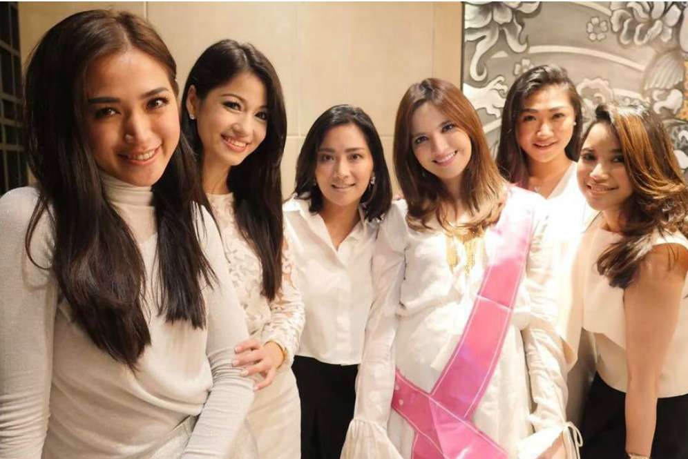 Warganet Memuji Tubuh Nia Ramadhani Bagian Ini