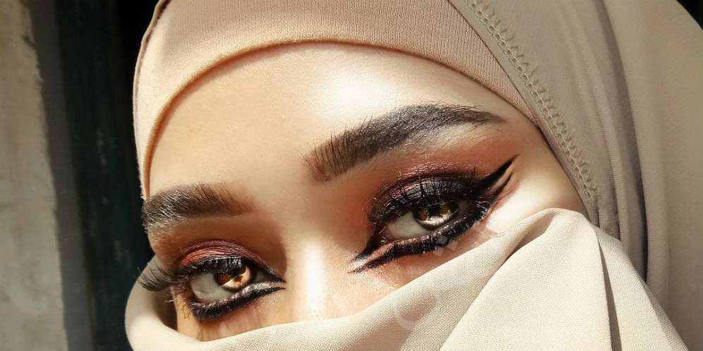 MUA Bercadar Tasya Sayeed, Khas dengan Riasan Mata Mencolok