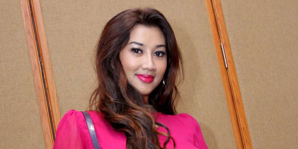 Rika Muncul di Pernikahan Anak Tirinya