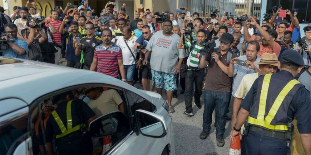 Massa Kepung Bandara, Najib Razak Batal ke Indonesia